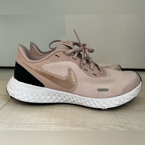 Women’s Nike Revolution 5 Sneakers size 6.5 - Picture 2 of 7
